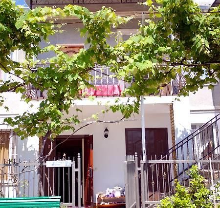 Hotel Гостевой Дом На Гечба Gagra Exterior foto
